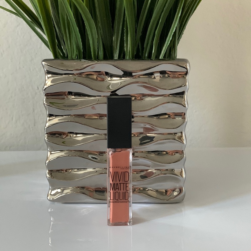 Maybelline Color Sensational Vivid Matte Liquid in “Nude Thrill”